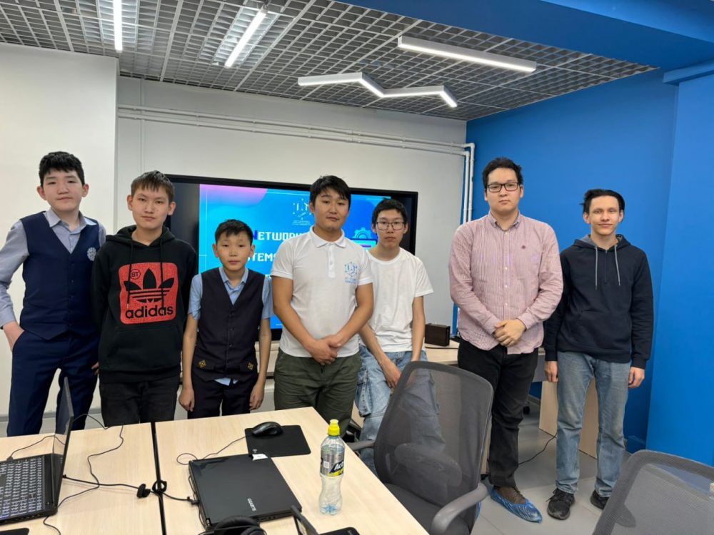 photo_5321087987662049837_y